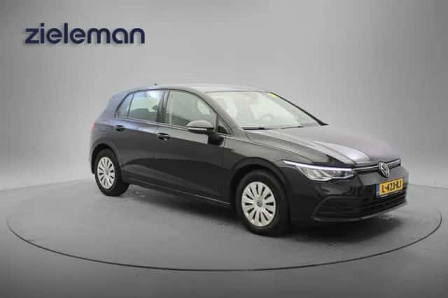 Volkswagen Golf (2021) thumbnail 1