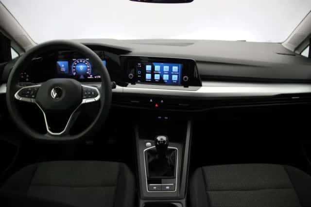 Volkswagen Golf (2021) thumbnail 2
