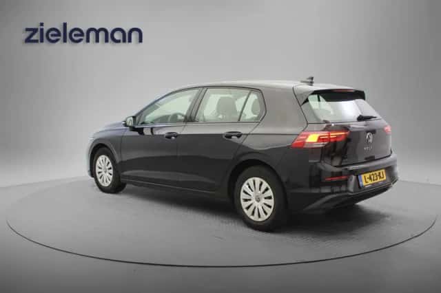 Volkswagen Golf (2021) thumbnail 3