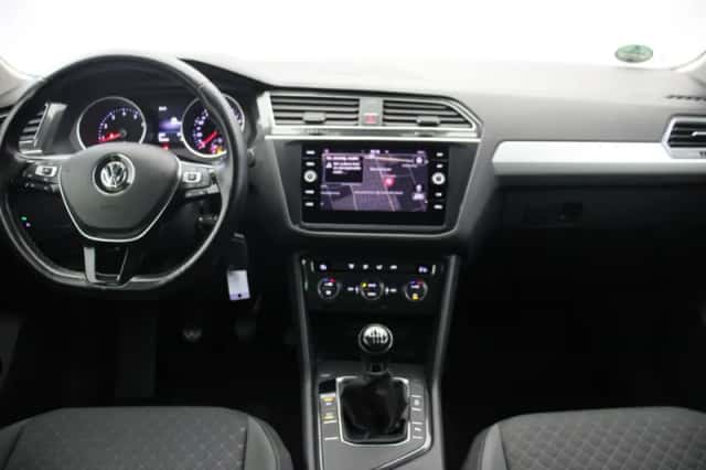 Volkswagen Tiguan (2018) thumbnail 2