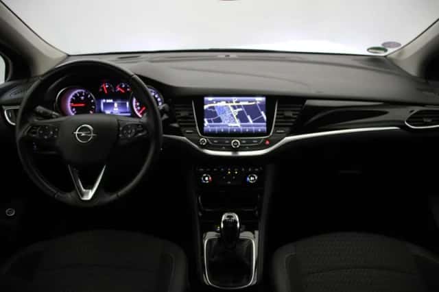 Opel Astra (2018) thumbnail 2
