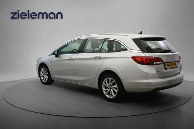 Opel Astra (2018) thumbnail 3