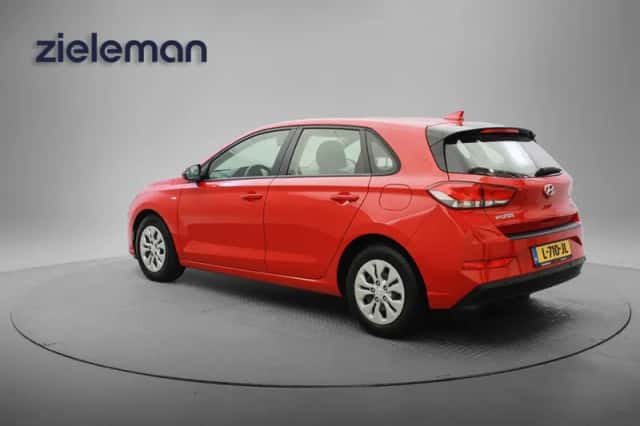 Hyundai i30 (2021) thumbnail 3