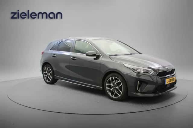 Kia Ceed (2021) thumbnail 1