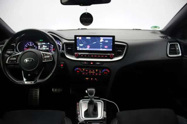 Kia Ceed (2021) thumbnail 2