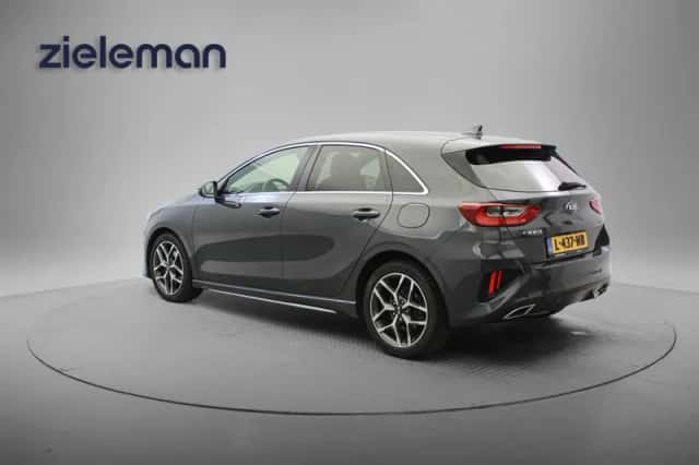 Kia Ceed (2021) thumbnail 3