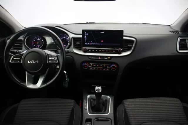 Kia Ceed (2024) thumbnail 2