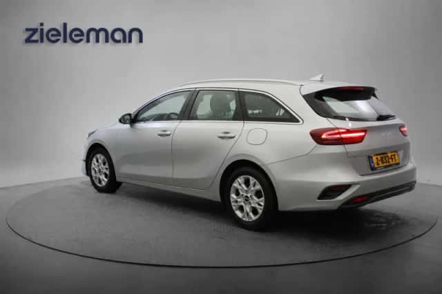 Kia Ceed (2024) thumbnail 3