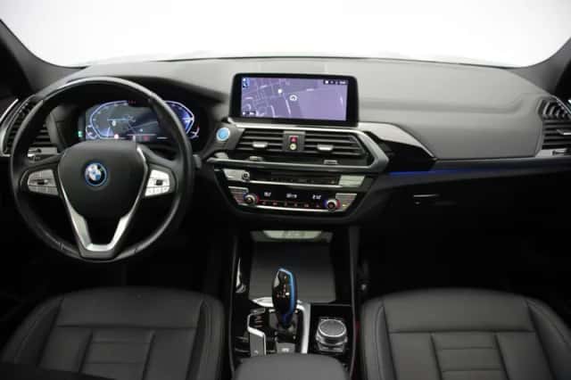 BMW iX3 (2021) thumbnail 2