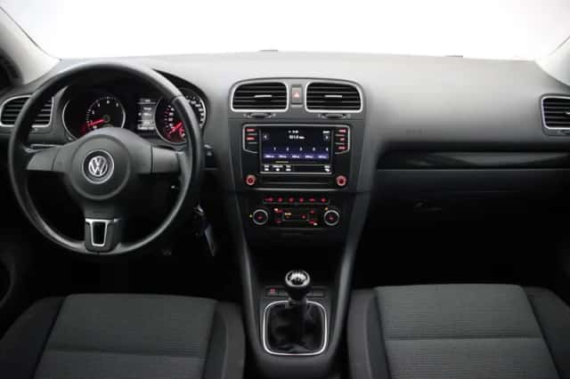 Volkswagen Golf (2010) thumbnail 2
