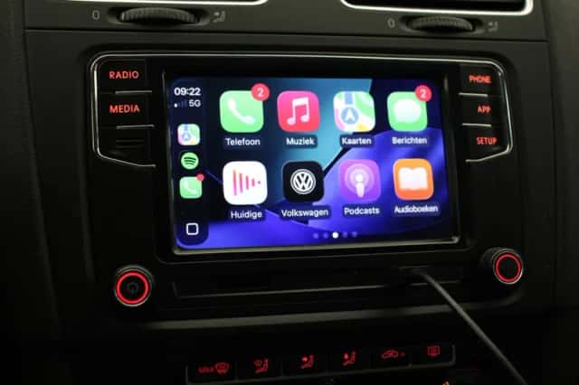 Volkswagen Golf (2010) thumbnail 5