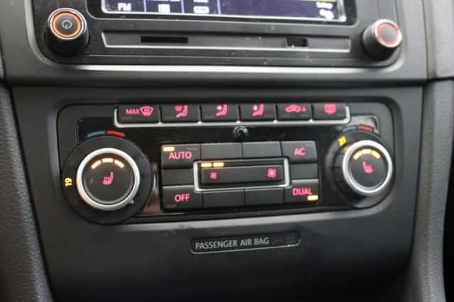Volkswagen Golf (2010) thumbnail 6