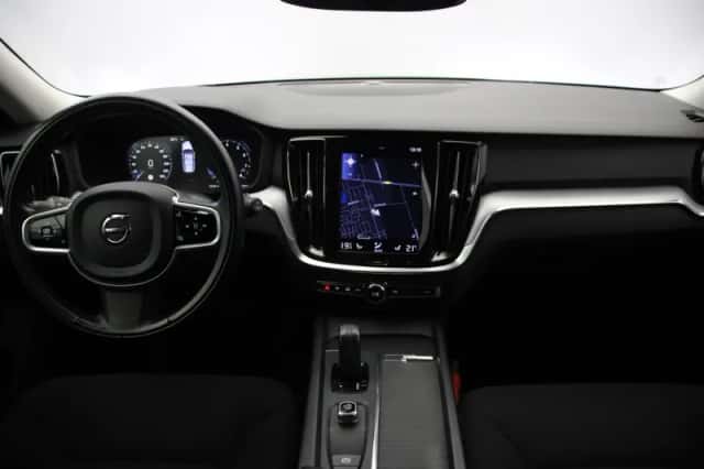 Volvo V60 (2021) thumbnail 2