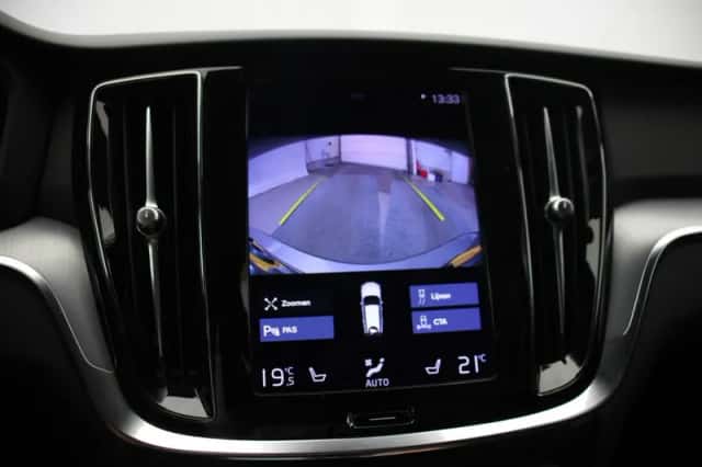 Volvo V60 (2021) thumbnail 6