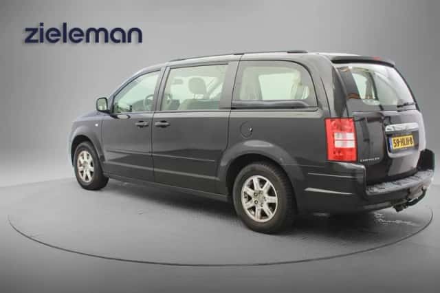 Chrysler GRAND-VOYAGER (2009) thumbnail 3
