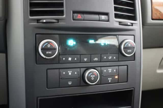 Chrysler GRAND-VOYAGER (2009) thumbnail 5