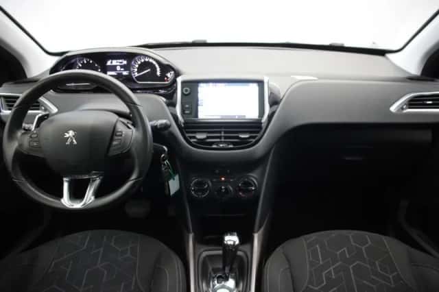 Peugeot 2008 (2016) thumbnail 2