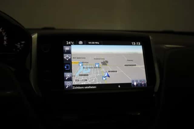 Peugeot 2008 (2016) thumbnail 6