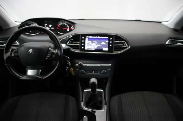 Peugeot 308 (2017) thumbnail 2