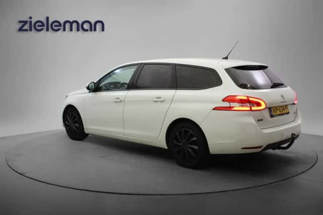 Peugeot 308 (2017) thumbnail 3