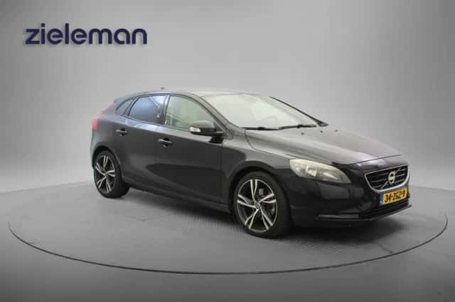 Volvo V40 (2012) thumbnail 1