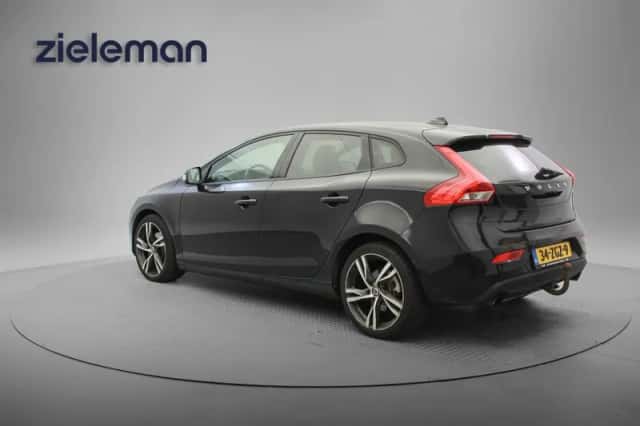 Volvo V40 (2012) thumbnail 3