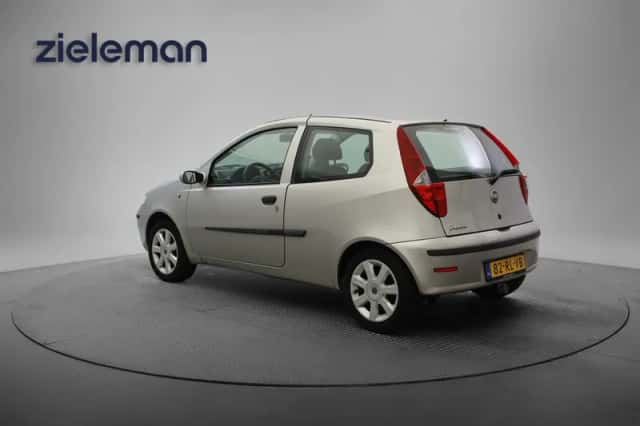 Fiat Punto (2005) thumbnail 3