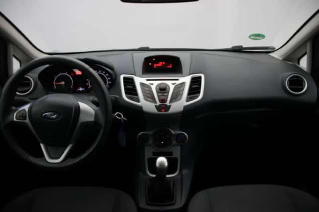Ford Fiesta (2012) thumbnail 2