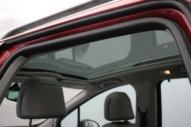 Peugeot 308 (2009) thumbnail 5