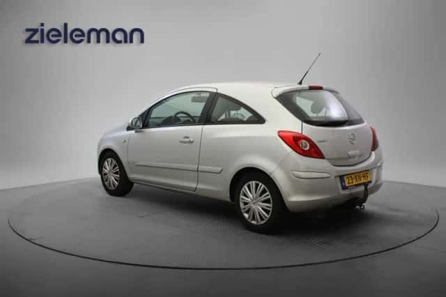 Opel Corsa (2007) thumbnail 3
