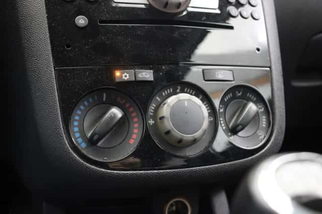 Opel Corsa (2007) thumbnail 5