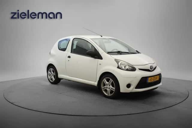 Toyota Aygo (2013) thumbnail 1