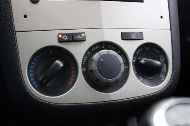 Opel Corsa (2007) thumbnail 5