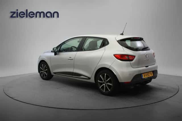 Renault Clio (2012) thumbnail 3