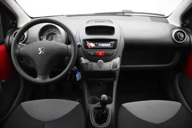 Peugeot 107 (2010) thumbnail 2