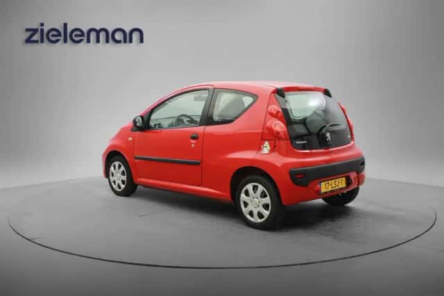 Peugeot 107 (2010) thumbnail 3