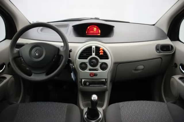 Renault MODUS (2004) thumbnail 2