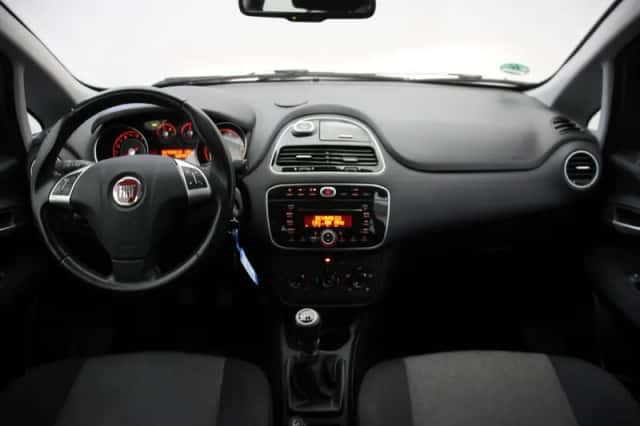 Fiat Punto (2014) thumbnail 2