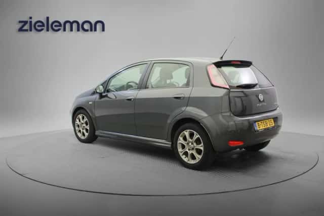 Fiat Punto (2014) thumbnail 3
