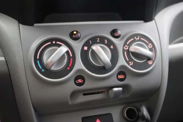 Suzuki Alto (2010) thumbnail 5