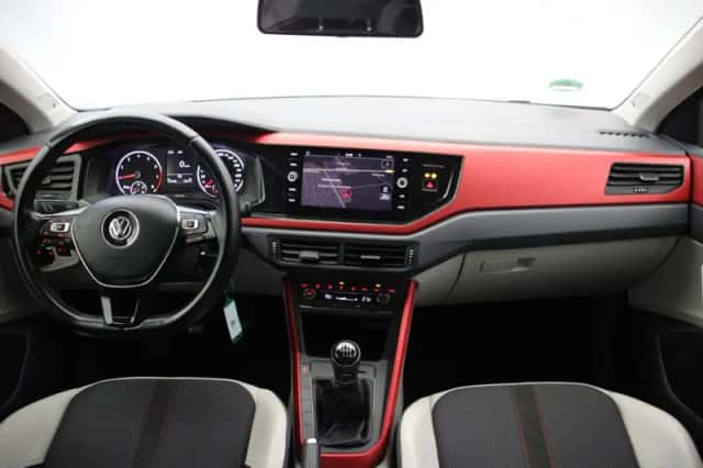 Volkswagen Polo (2019) thumbnail 2
