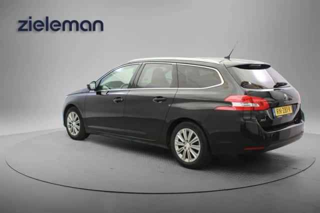 Peugeot 308 (2018) thumbnail 3
