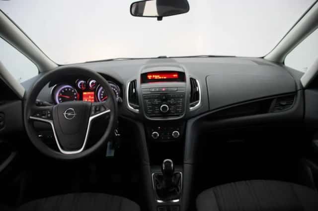 Opel Zafira (2016) thumbnail 2