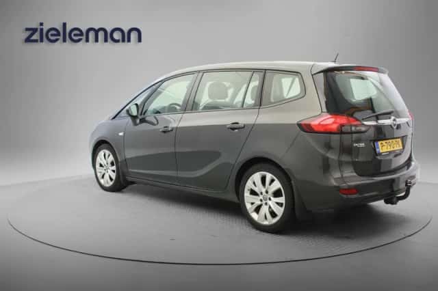 Opel Zafira (2016) thumbnail 3