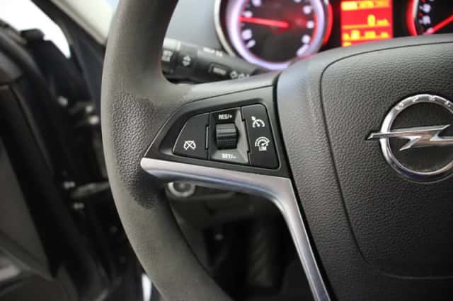 Opel Zafira (2016) thumbnail 5