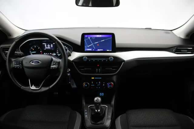 Ford Focus (2022) thumbnail 2