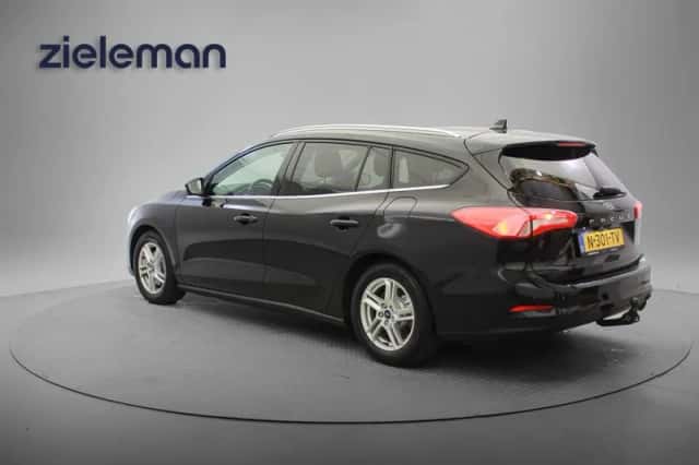 Ford Focus (2022) thumbnail 3