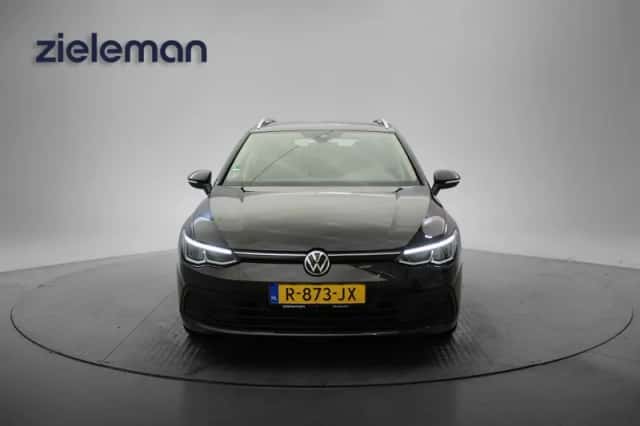 Volkswagen Golf (2022) thumbnail 6