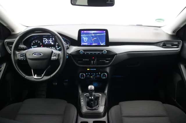 Ford Focus (2023) thumbnail 2