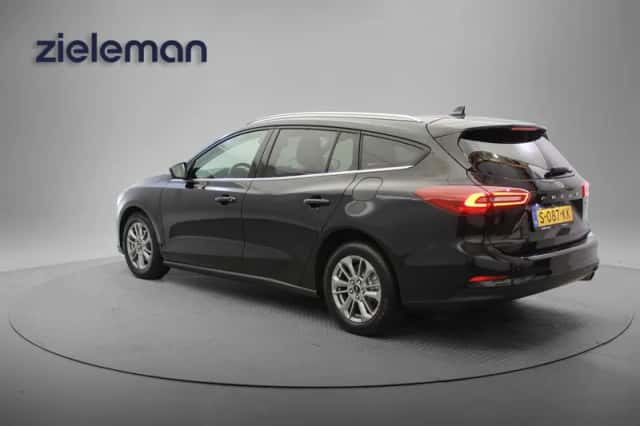 Ford Focus (2023) thumbnail 3